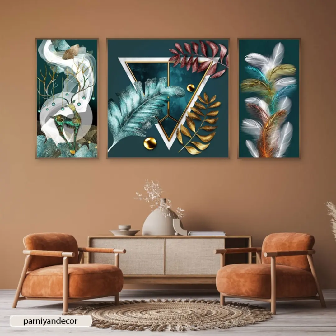 ست سه تابلوی دکوراتیو نامتقارن با طرح های گوزن شاخدار، ماه، پرهای رنگی، برگ های سبز و مثلث و گوی طلایی.